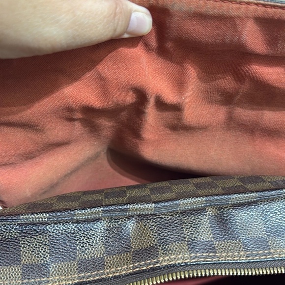 LV Messenger Bag in good condition just needs cleaning - Picture 5 of 12
